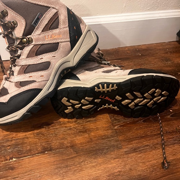 L.L. Bean Women’s Hiking Boots, Size 9.5 - Picture 7 of 9